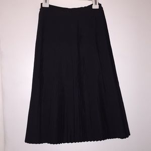 Banana Republic | Black pleated skirt